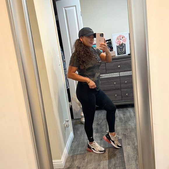 💚PINK VS Camouflage TOP only - Picture 3 of 13